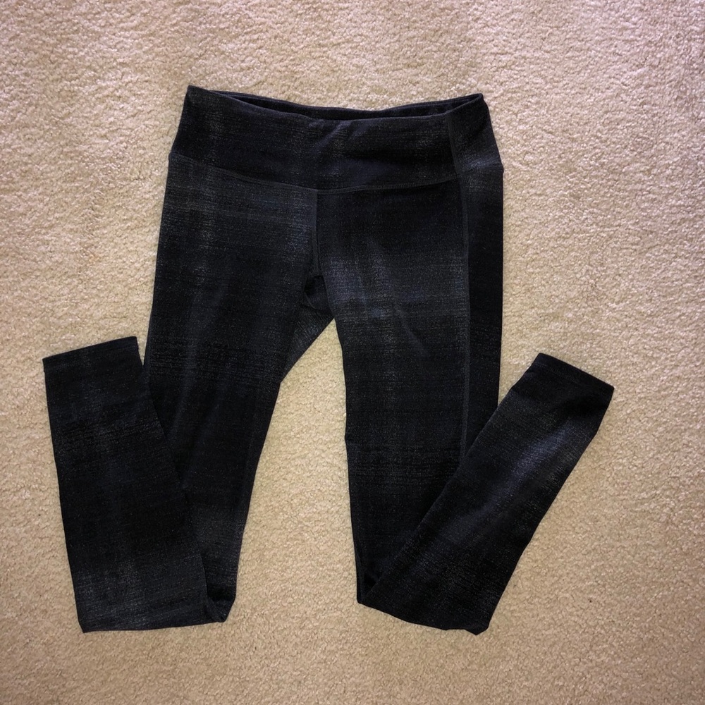 Patterned Athleta Leggings in Grey